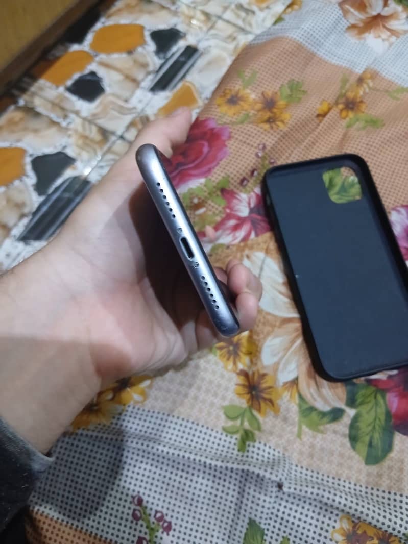 iPhone 11 7