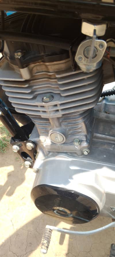 125 in best condition just 4900 km chali ha