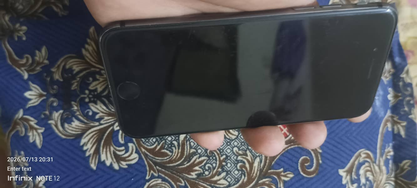 Apple iPhone 8 1