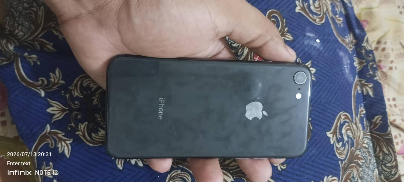 Apple iPhone 8 3