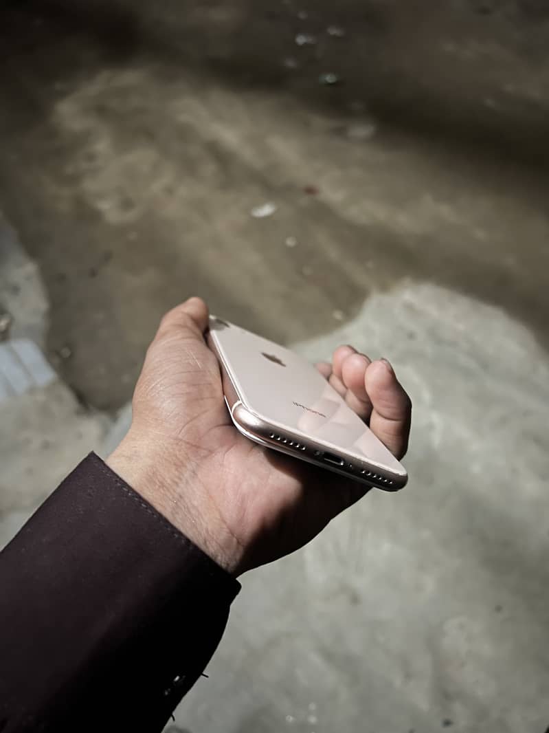 Apple iPhone 8 1