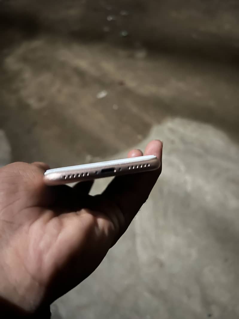 Apple iPhone 8 3