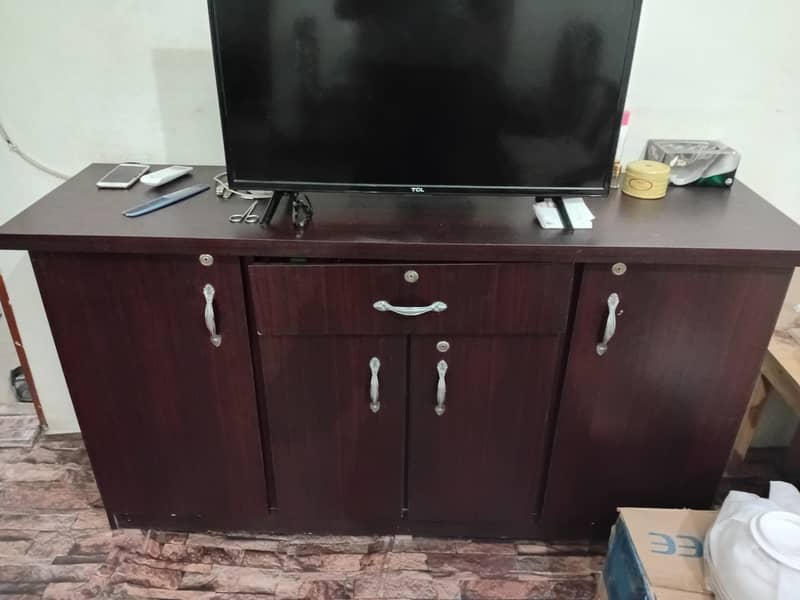 Cabinet 0