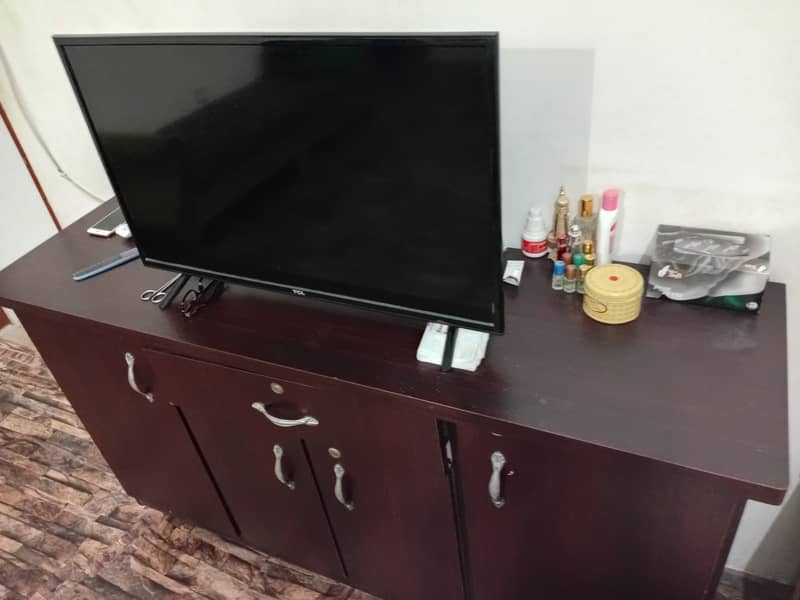 Cabinet 1