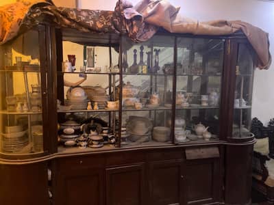 Luxury Wooden Crockery Cabinet / Showcase for Sale