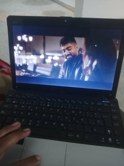 Asus laptop 250 gb hard 3 gb ram timing tqreeban 2 ghante