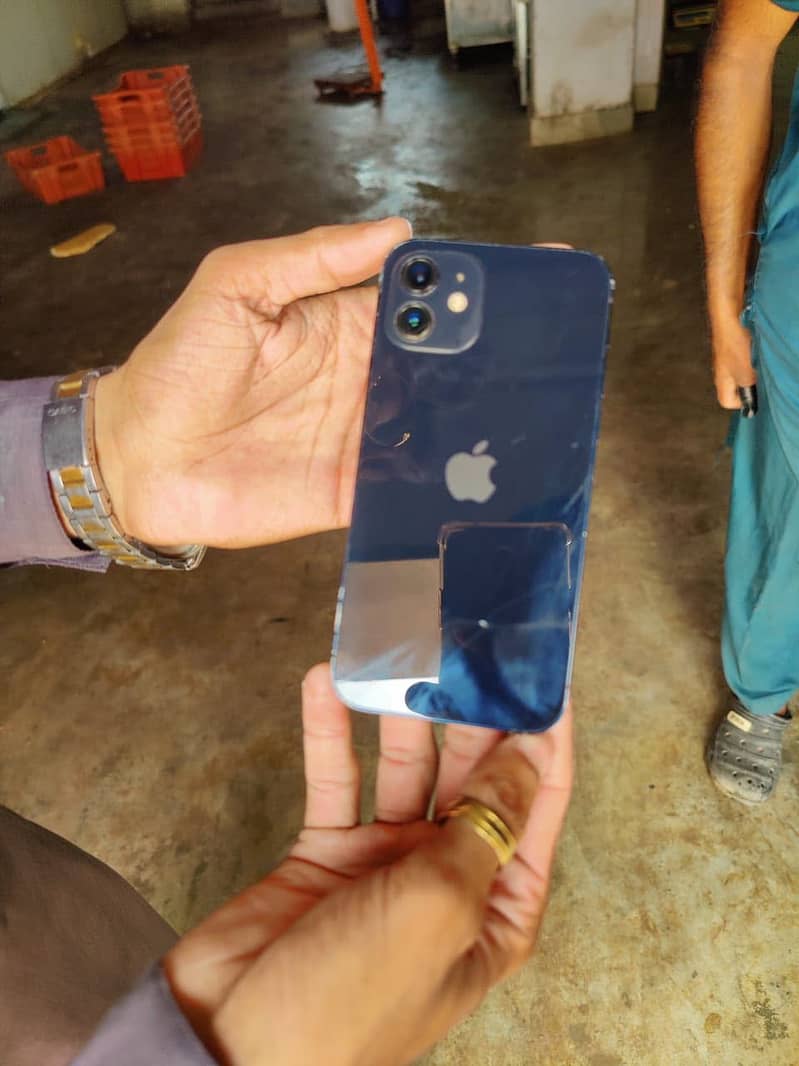 Apple iPhone 12 6