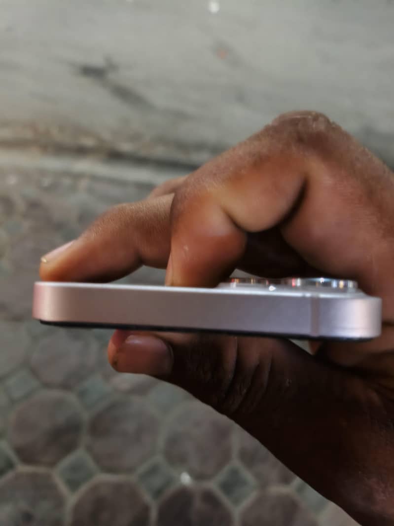 Apple iPhone 13 4