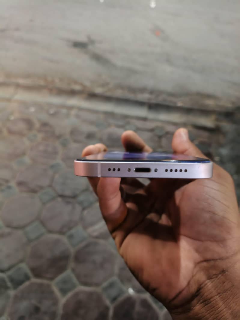 Apple iPhone 13 5