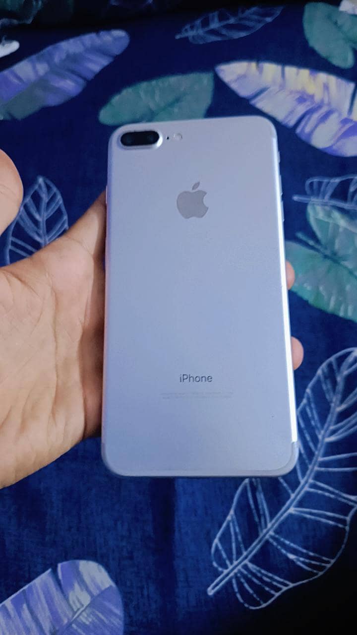 Apple iPhone 7 Plus 1