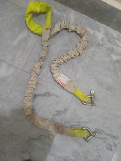 car too. karny k liye 2 adad  chain wire hn