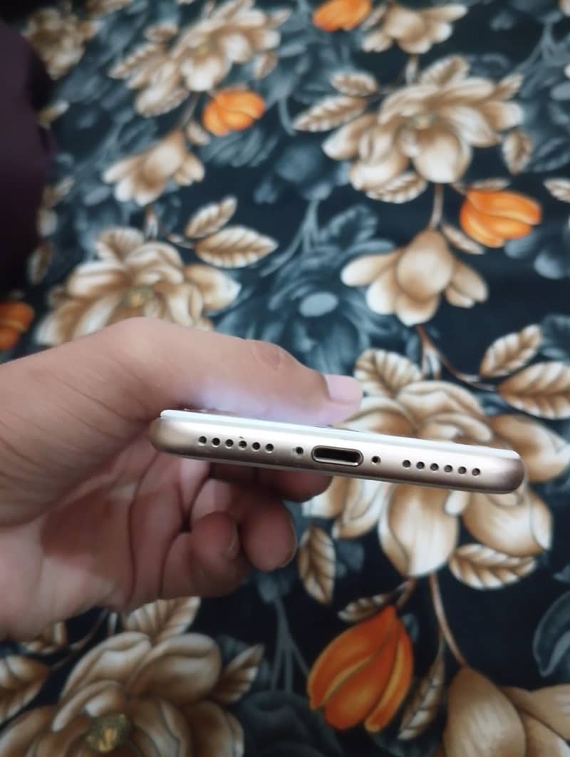 Apple iPhone 8 4
