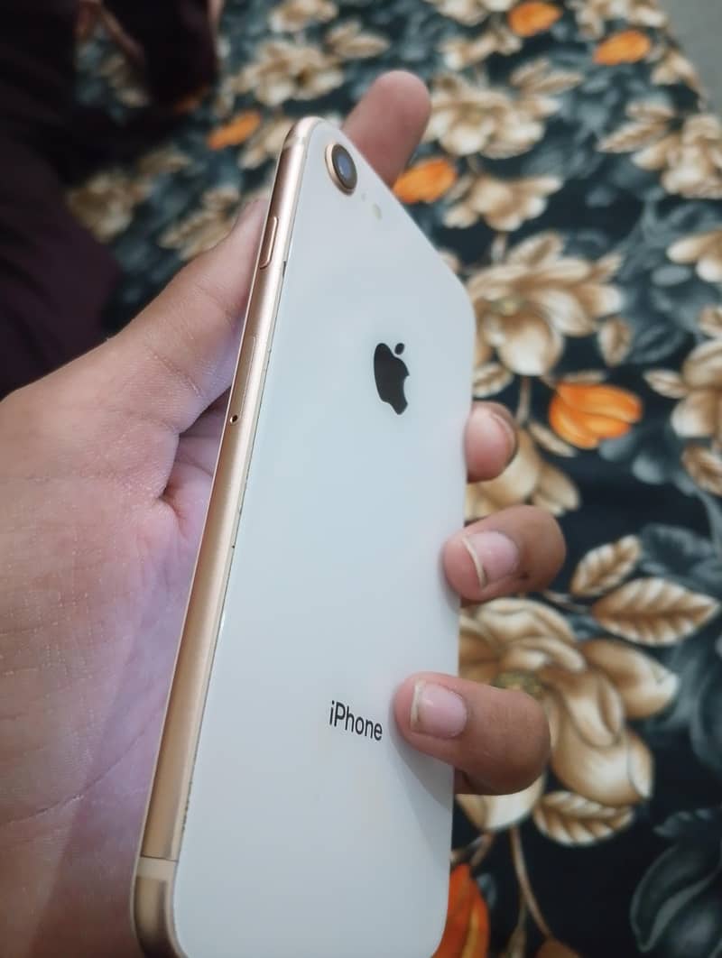 Apple iPhone 8 5