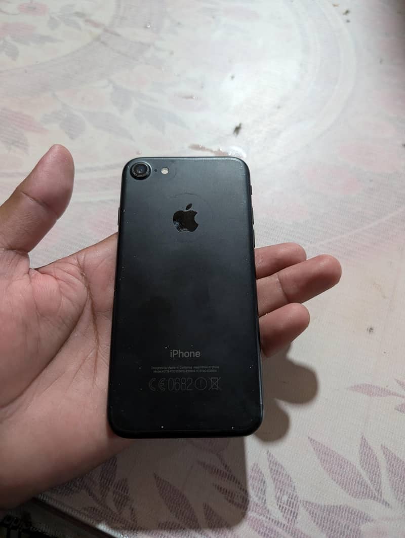 Apple iPhone 7 1