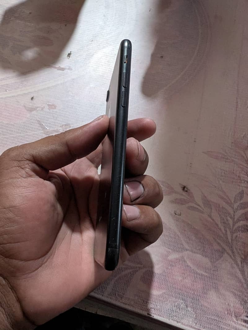 Apple iPhone 7 3