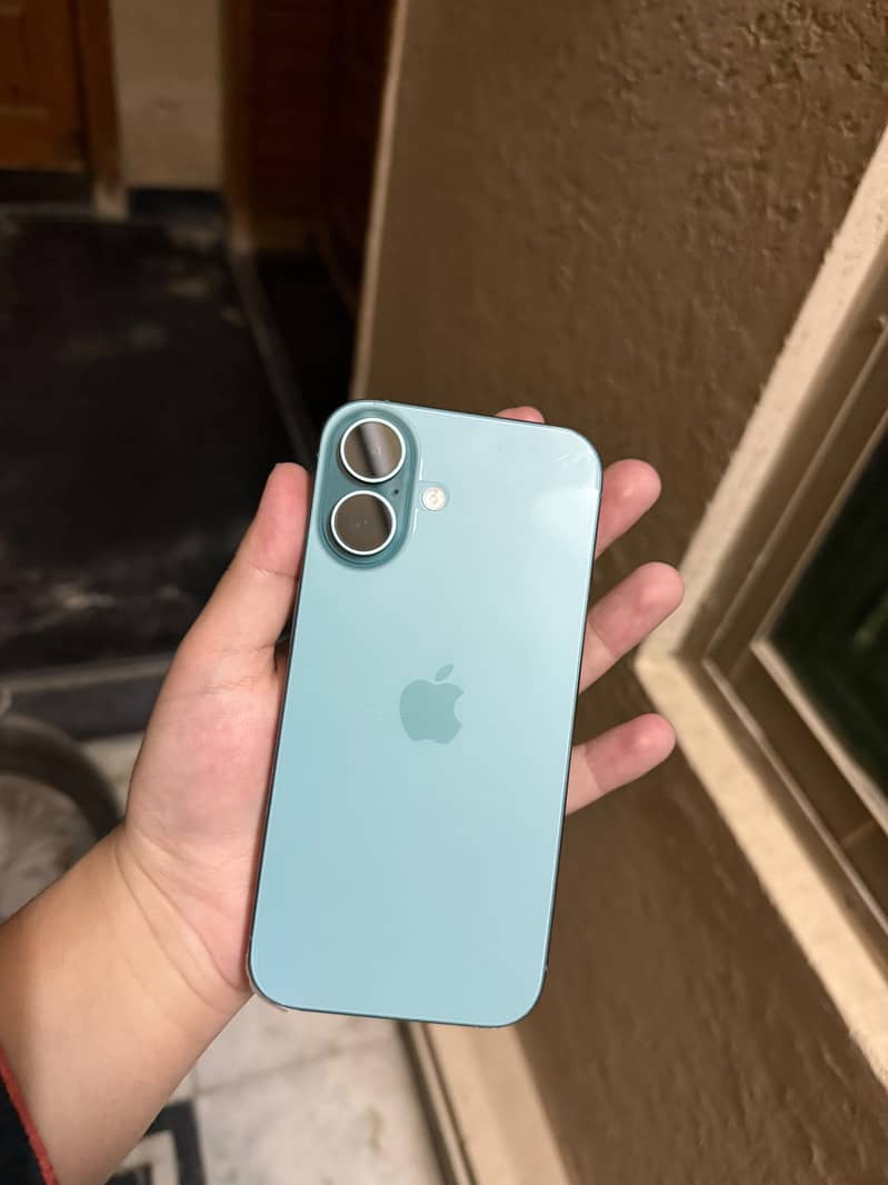 Apple iPhone 16 0