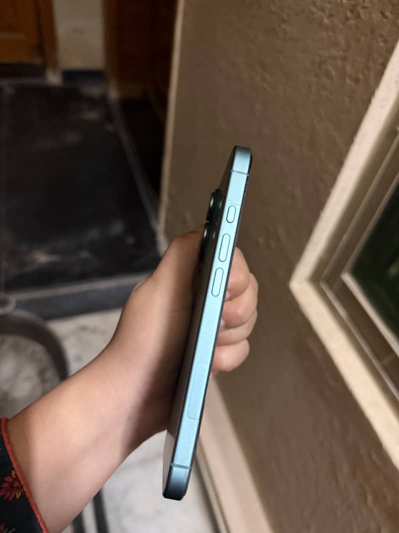 Apple iPhone 16 4