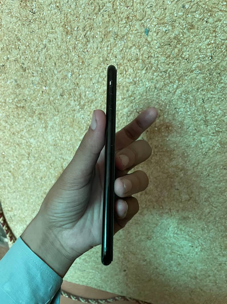 Apple iPhone 7 Plus 4
