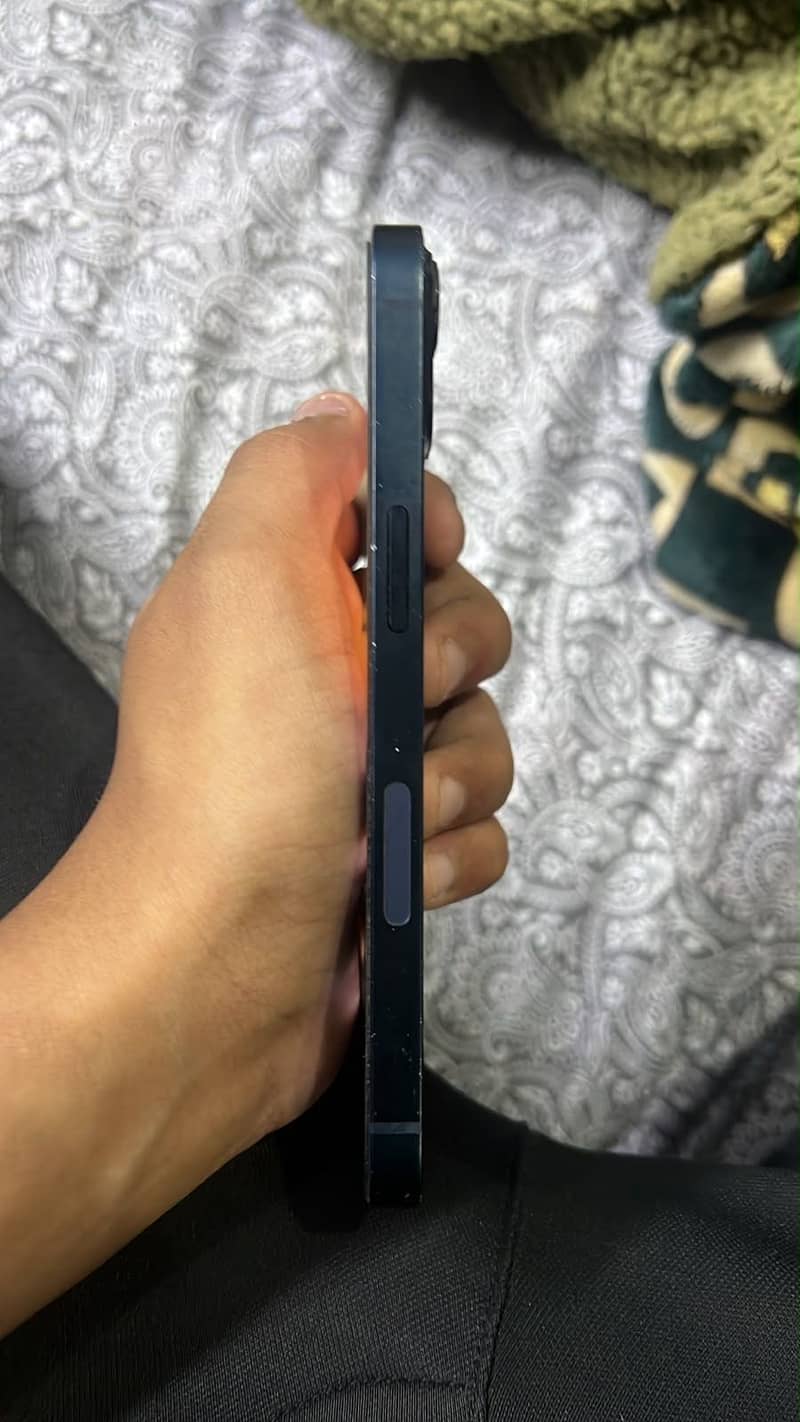 Apple iPhone 13 1