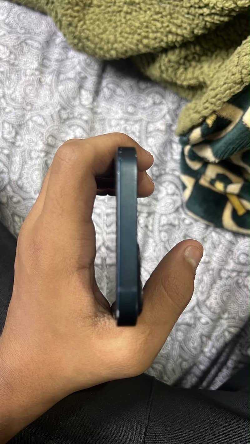 Apple iPhone 13 4