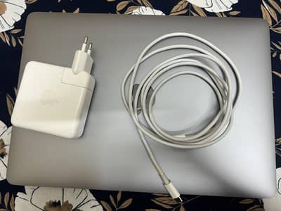 Macbook Pro 2022 M2
