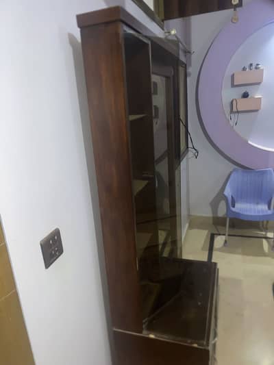 Big mirror table