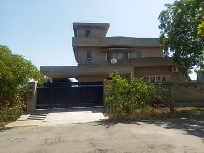 Corner double story house with vast lawn