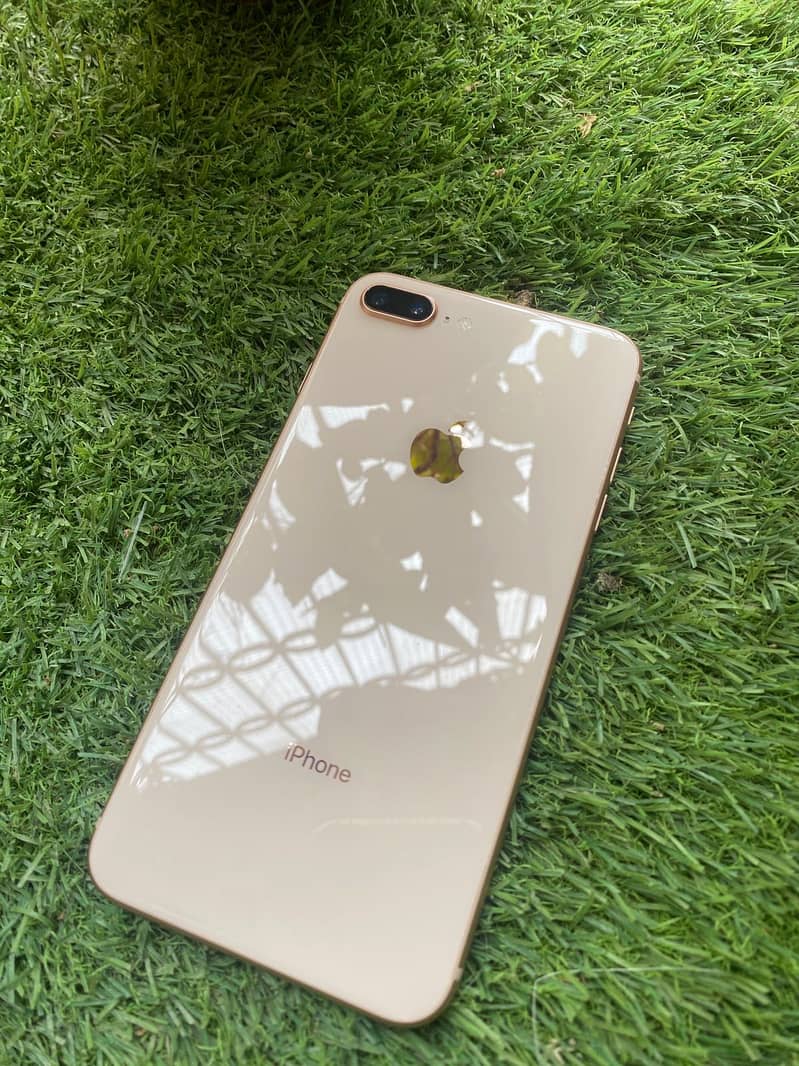 Apple iPhone 8 Plus 0