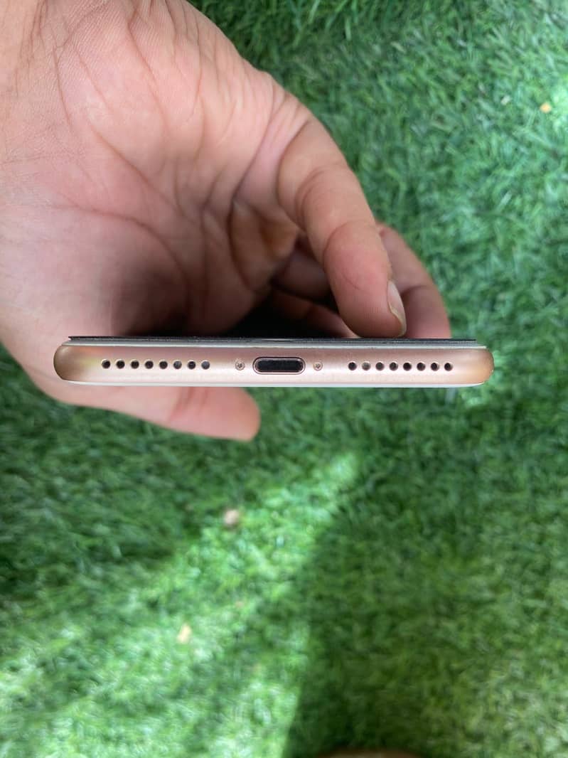 Apple iPhone 8 Plus 4