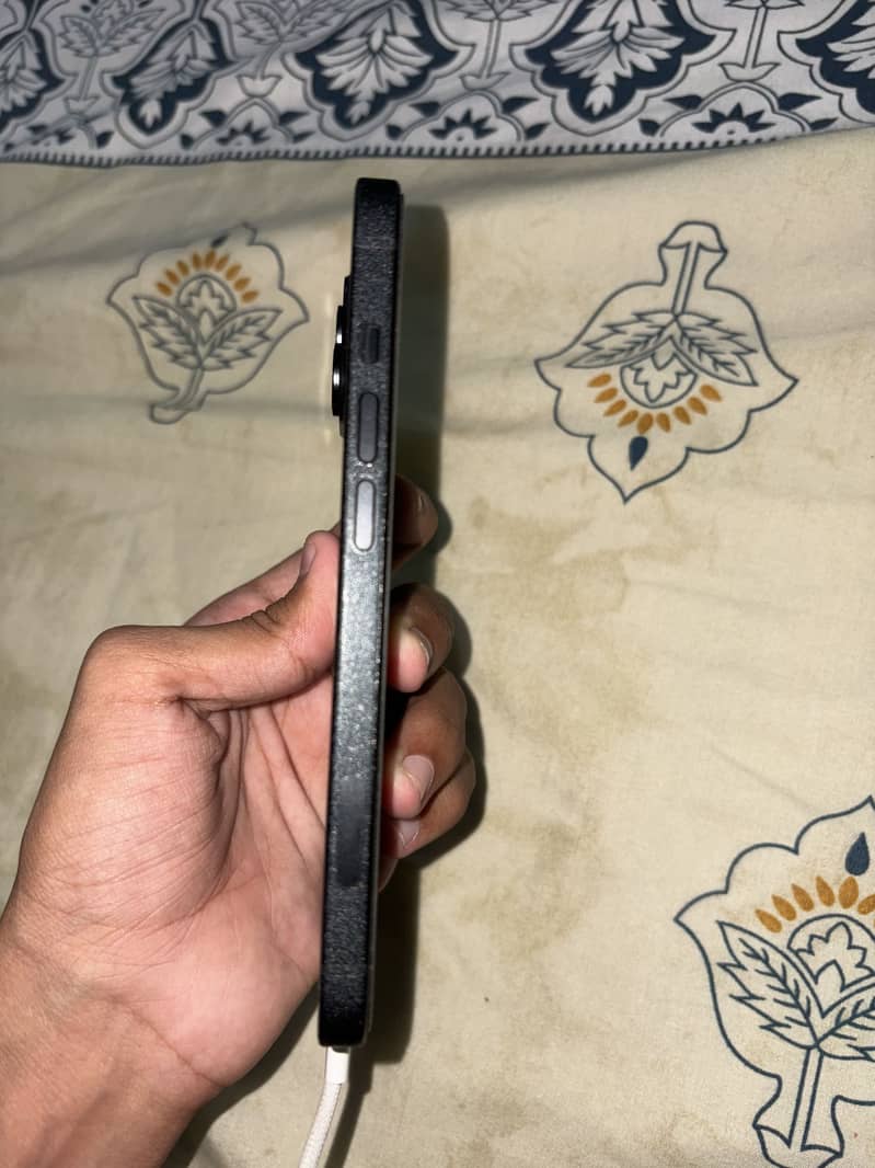 Apple iPhone 15 2