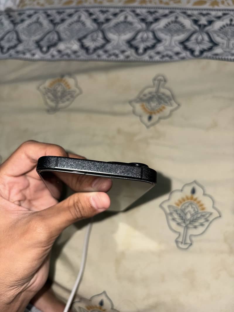Apple iPhone 15 4