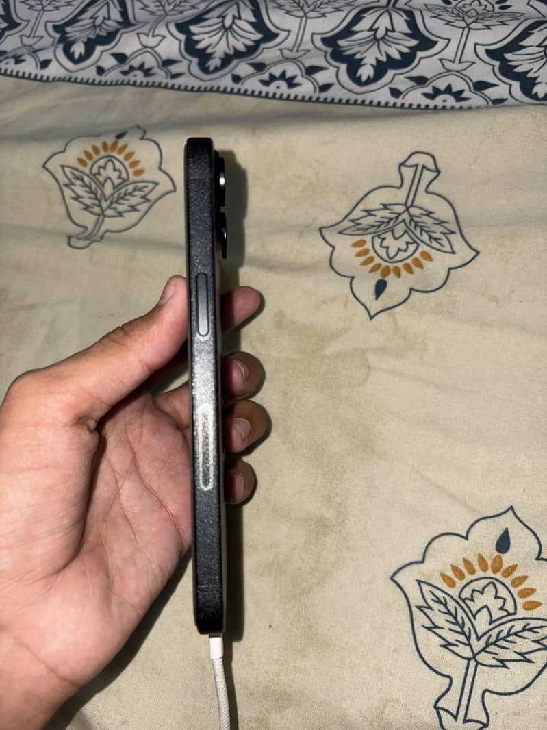 Apple iPhone 15 5