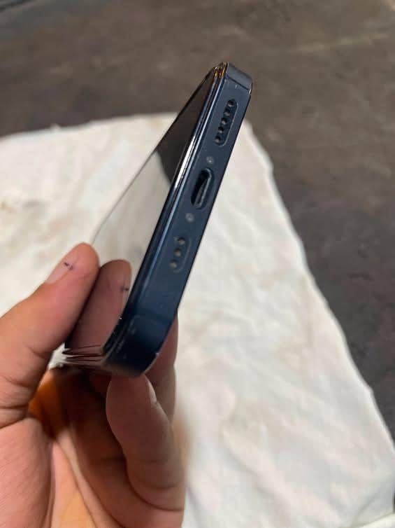 Apple iPhone 13 1
