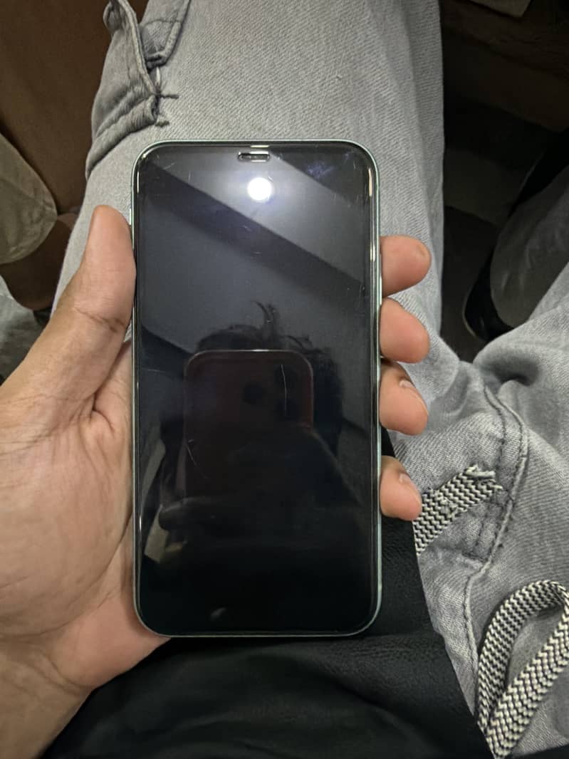 Apple iPhone 11 4