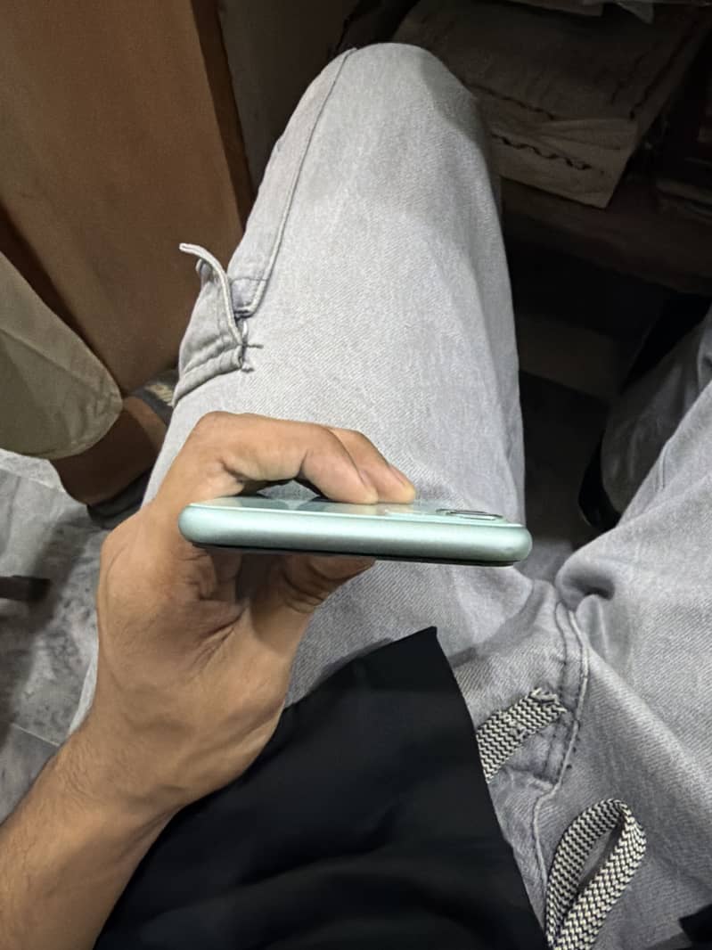 Apple iPhone 11 6