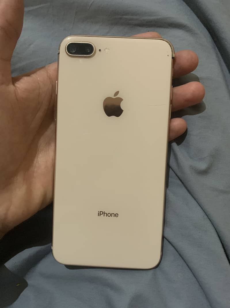 Apple iPhone 8 Plus 3