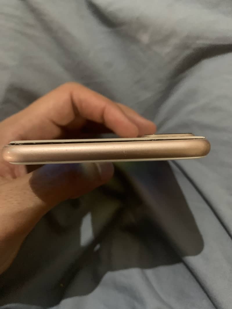 Apple iPhone 8 Plus 4