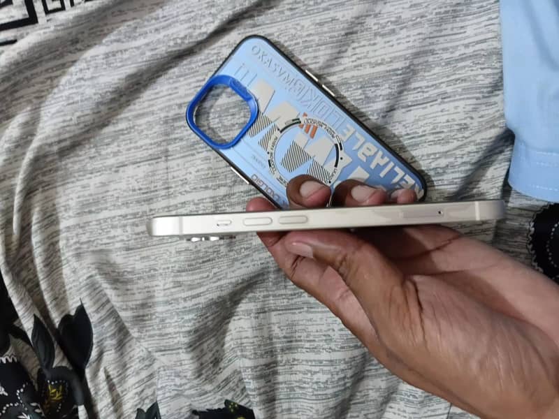 Apple iPhone 13 5