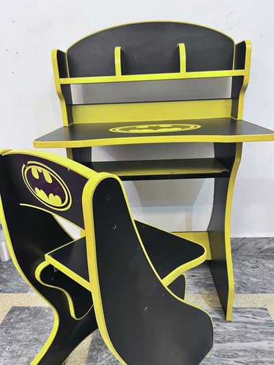 Study Table batman theme