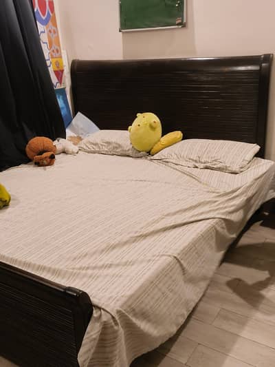 2 beds without mattress 1 side table