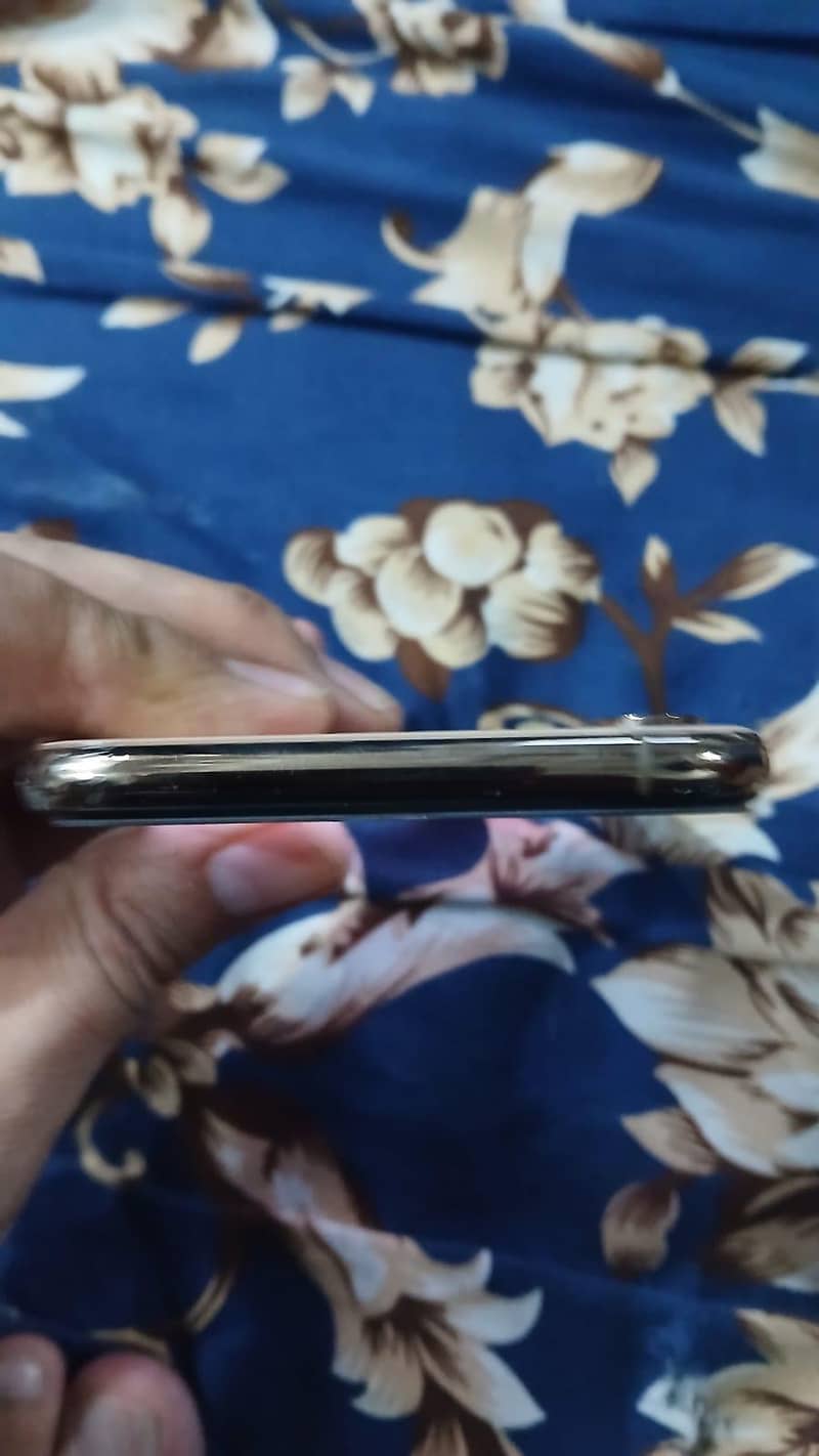 Apple iPhone XS Max 6