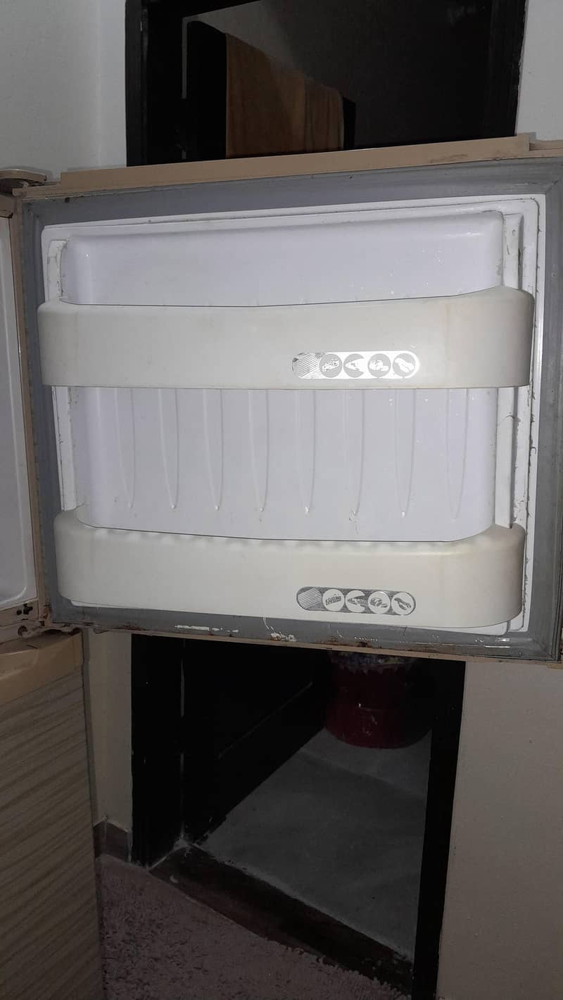 Orient Fridge 4