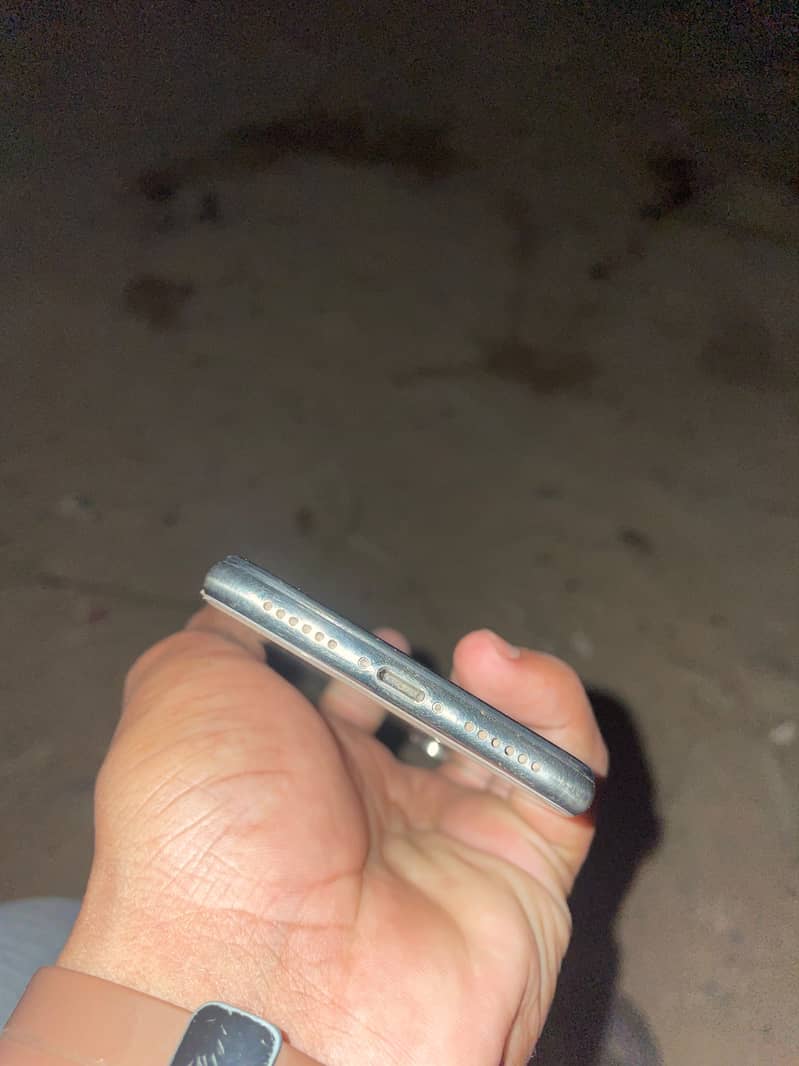 Apple iPhone X 3