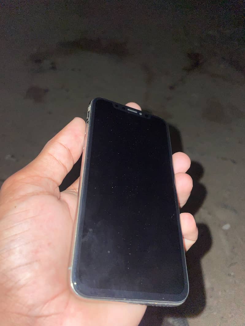 Apple iPhone X 4