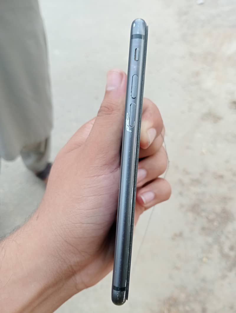 Apple iPhone 8 3
