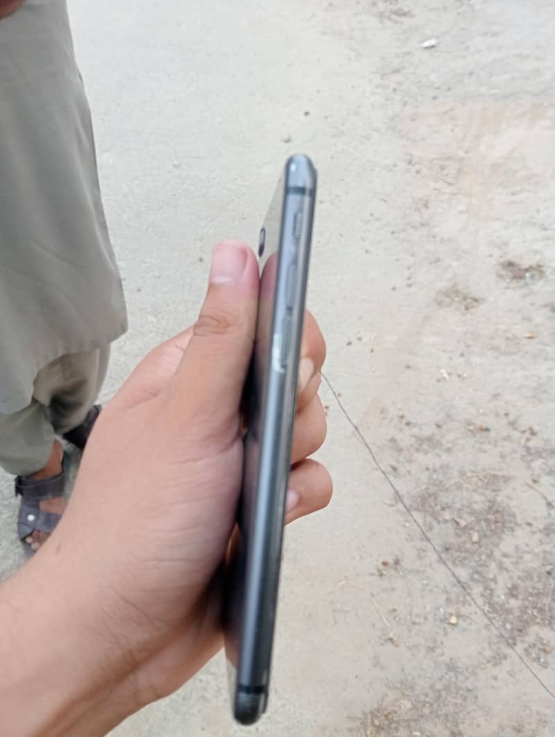 Apple iPhone 8 4