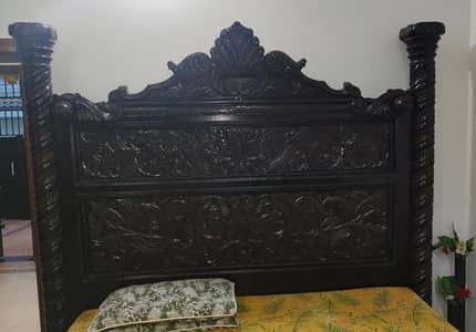 solid diyar wood Chinoti king size bed and dressing for sale