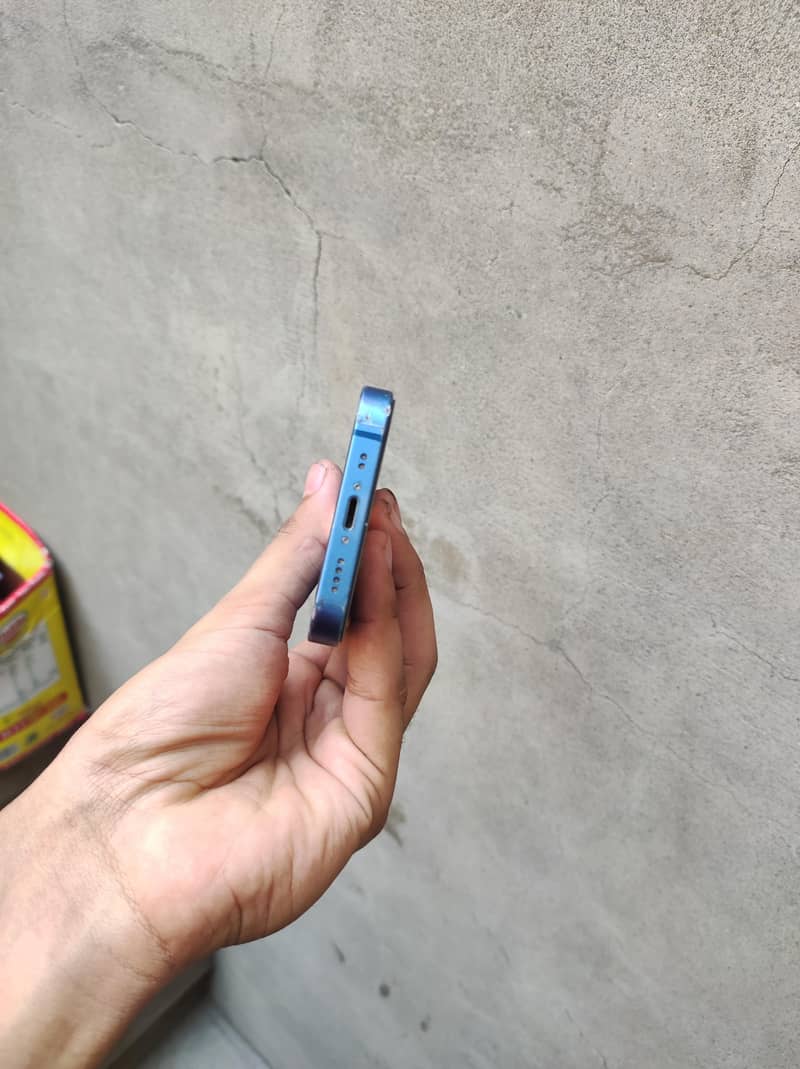 Apple iPhone 13 mini 4