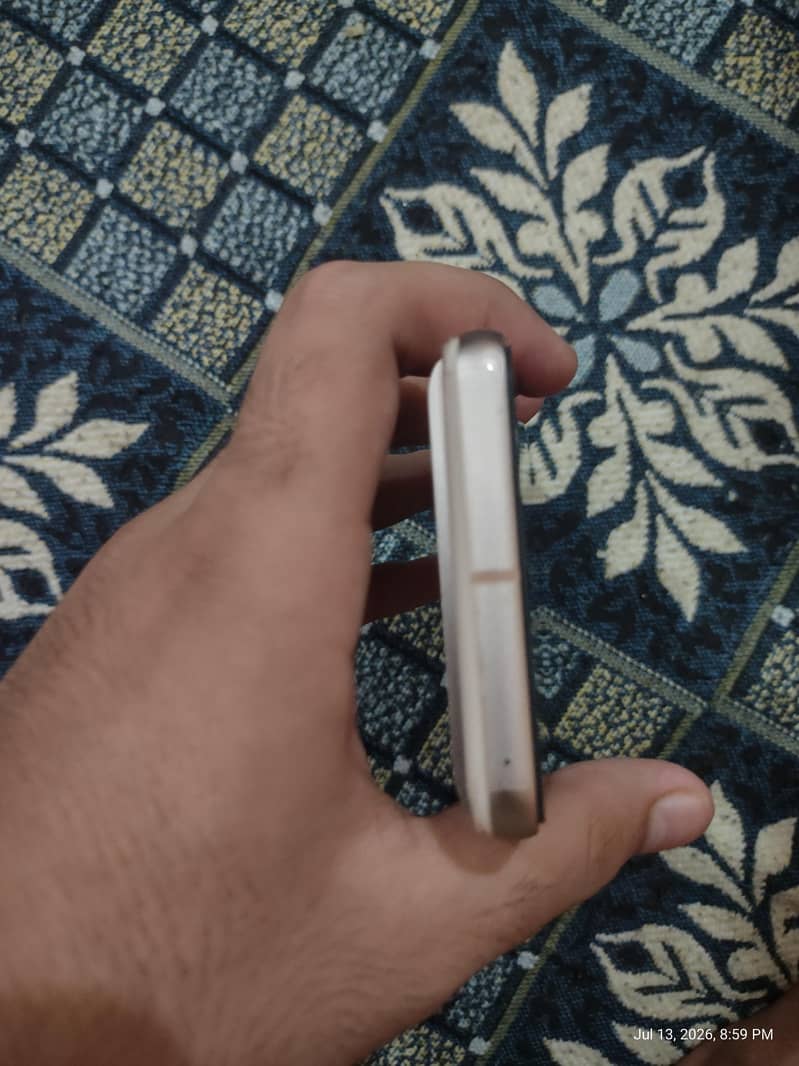 Google Pixel 8 4