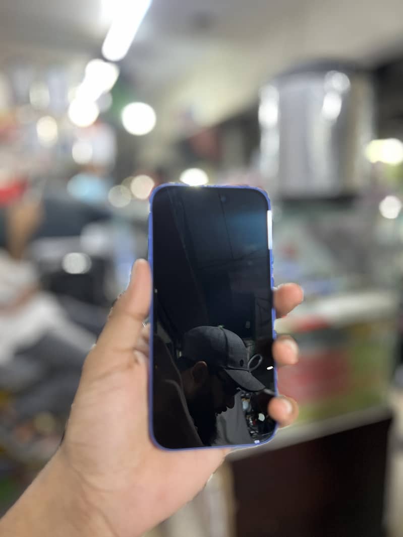 Apple iPhone 16 0